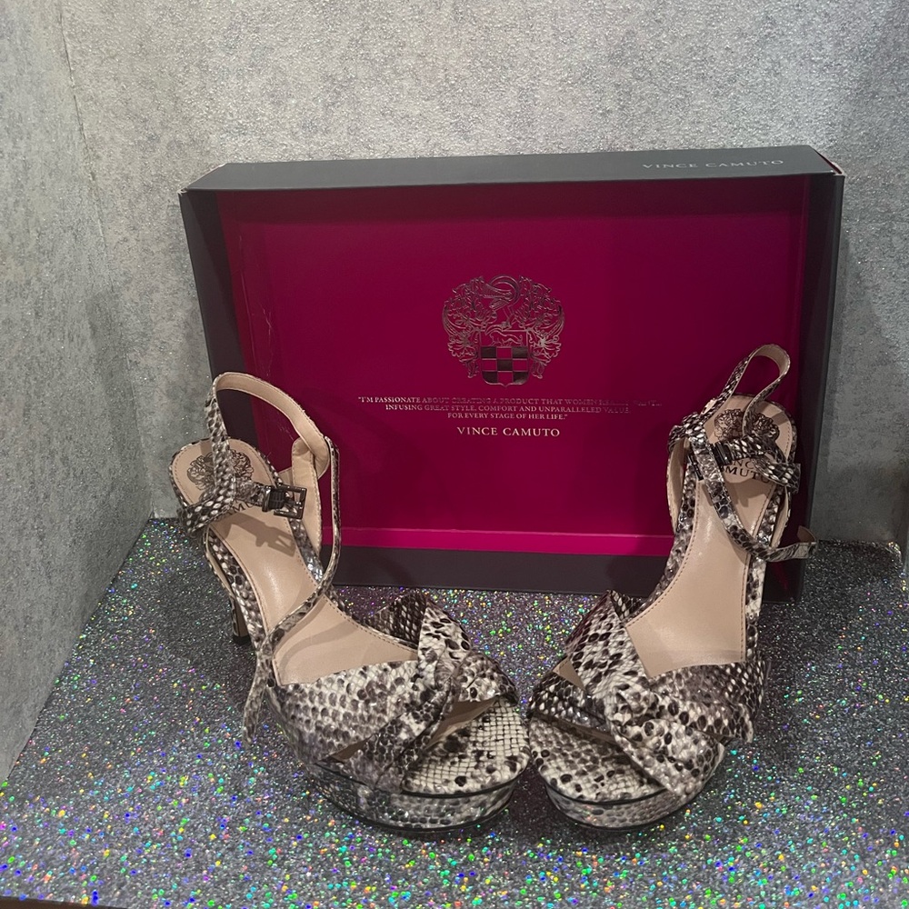 Vince Camuto VC - Philicia - Size 9
Mystic Snake Print
